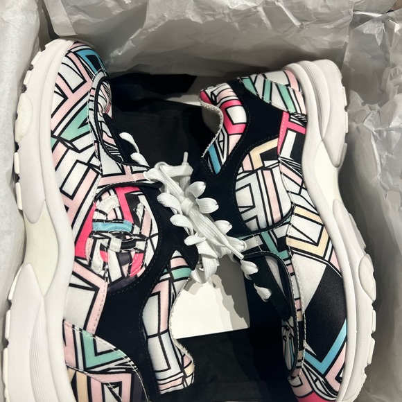 Great condition. Bought in Dubai. Comes with dust bags, extra laces and box. - Picture 4 of 7